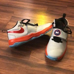 NIKE Team Hustle D8 **Never Worn**